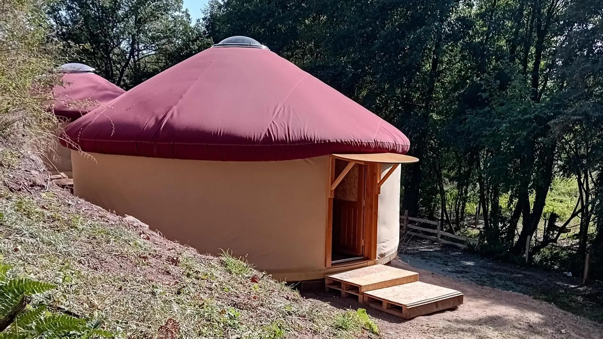 Luxury tent La Yourte De Troncais Hotel Saint-Bonnet-Troncais